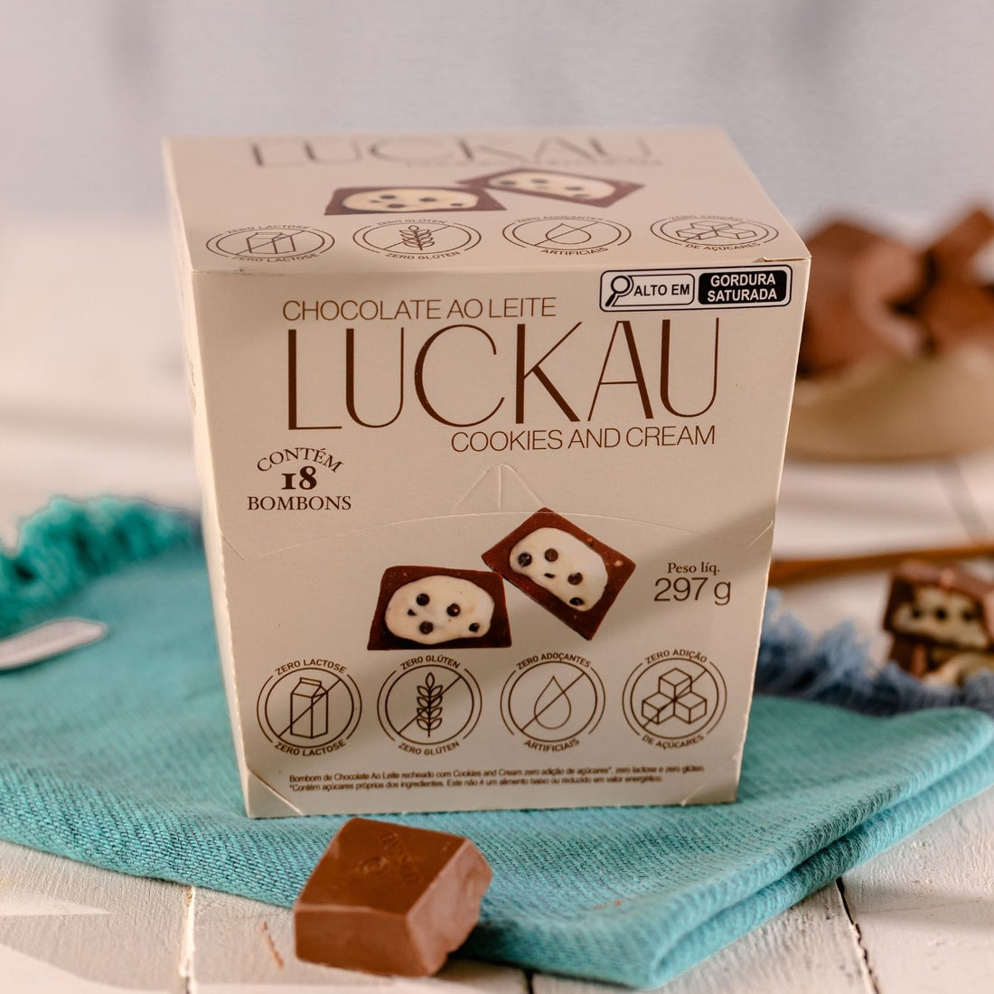 Display Bombom Chocolate Ao Leite recheado com creme de Cookies and Cream - Zero Adição de Açúcares, Lactose e Glúten - Luckau - 18 unidades - 198g total