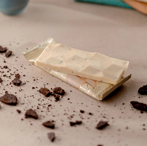 Display Barras Chocolate Branco com pedaços de cookies - Zero Adição de Açúcares, Lactose e Glúten - Luckau - 12 unidade - imagem 3