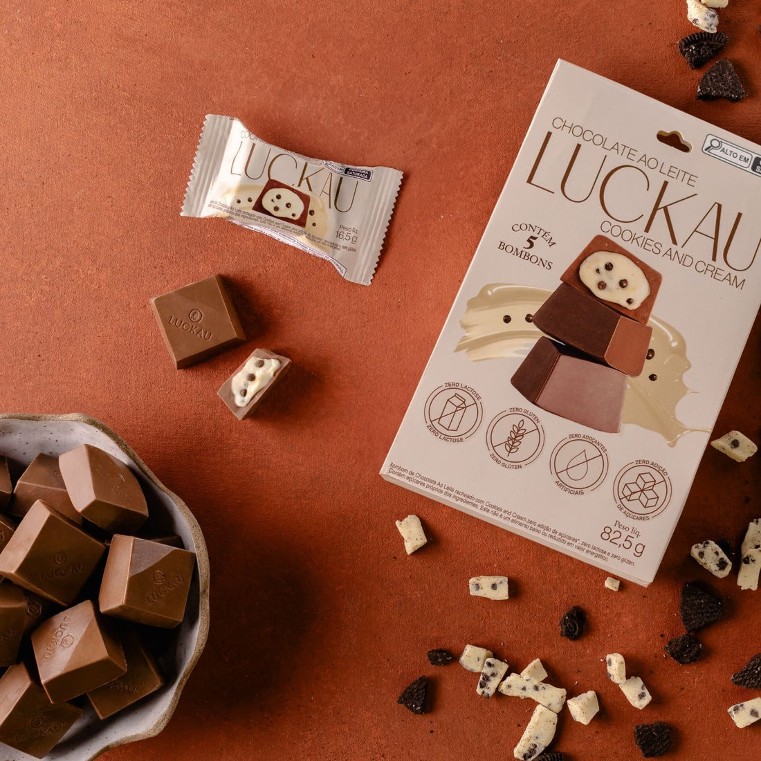 Pouch Bombom Chocolate Ao Leite recheado com creme de Cookies and Cream - Zero Adição de Açúcares, Lactose e Glúten - Luckau - 165g (5 unidades)