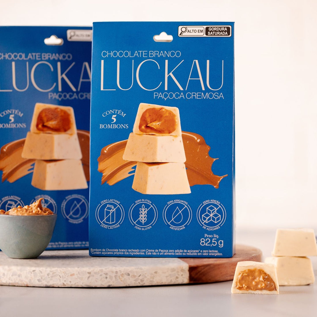 Pouch Bombom Chocolate Branco recheado com creme de Paçoca Cremosa - Zero Adição de Açúcares, Lactose e Glúten - Luckau - 165g (5 unidades)